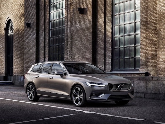 現行型ボルボ V60の中古車平均価格が約1年で30万円ダウン! で、直近の