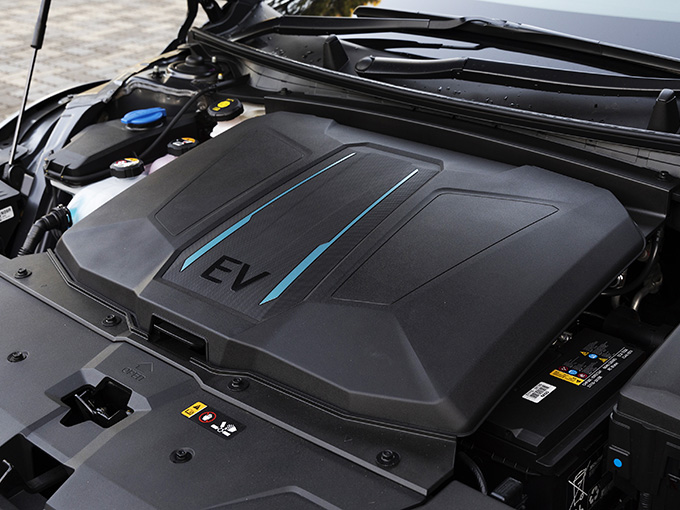 【試乗】ヒョンデ アイオニック5|パワフルな走りと革新的なデザインの電気自動車で日本に再上陸