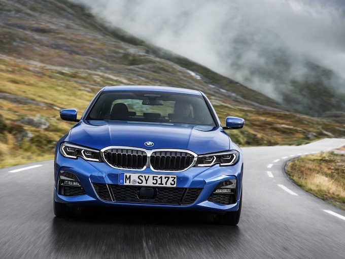BMW 3シリーズの中古車価格が1年で35万円以上ダウン！ 人気の輸入セダン、今オススメな選び方は？