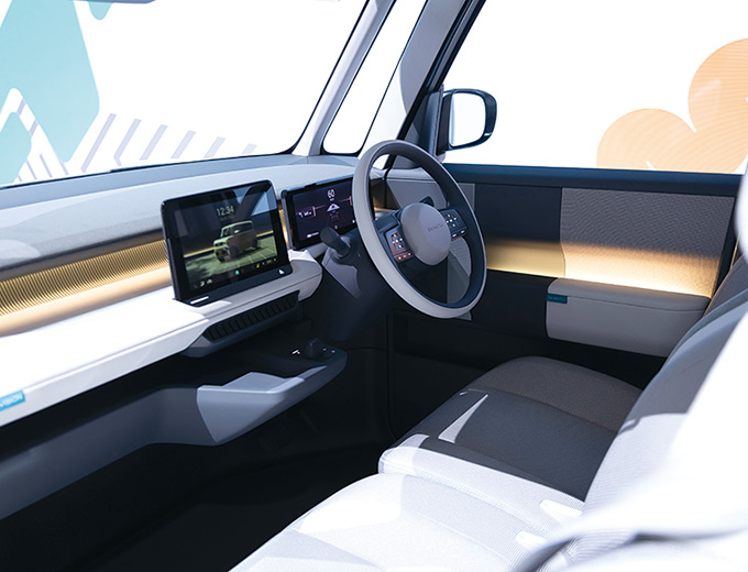 ▲出品されたコンセプトカーは、コックピットも現実味あるデザインに仕上げられていた。液晶メーターパネルと大型インフォテイメント画面は、市販モデルにも起用か