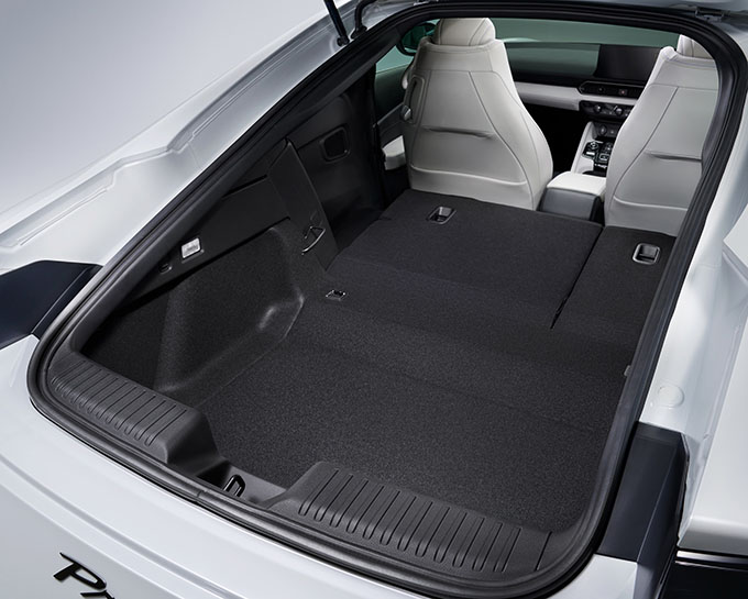 新型プレリュードの荷室（後席格納時）