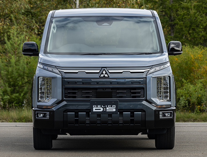 新型デリカD:5のフロント