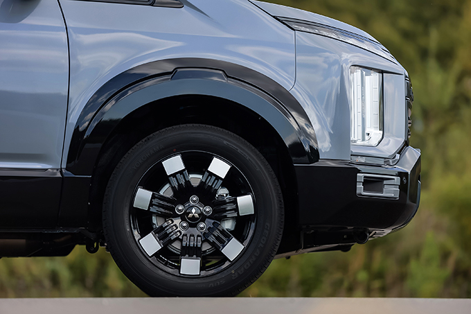 新型デリカD:5のフェンダーまわり