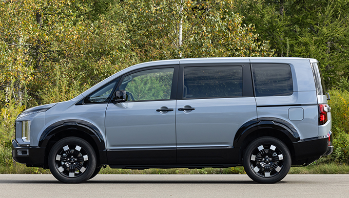 デリカD:5のサイド