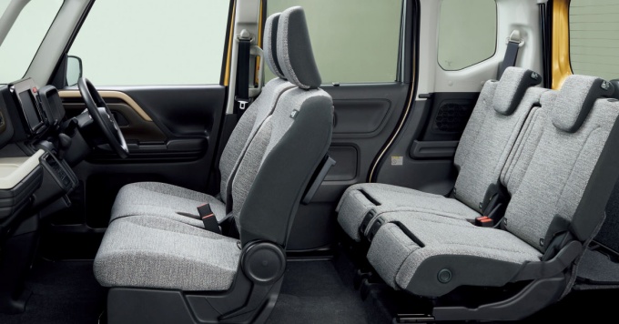 スペーシアの室内