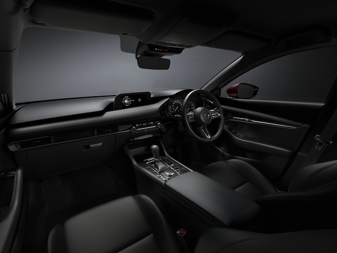 MAZDA3ファストバック（初代）運転席